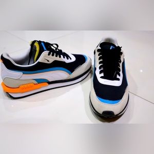 PUMAs Sneakers Mens size 10.5